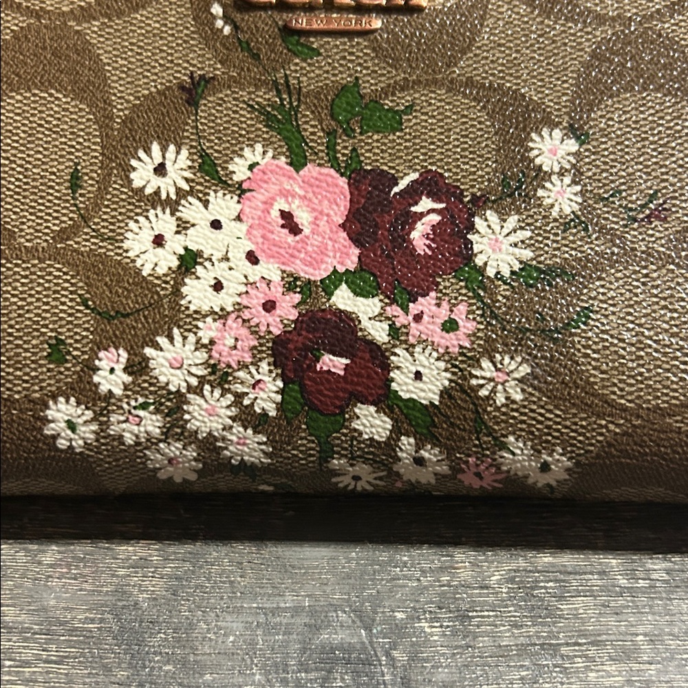 Coach Long Zip Around Wallet In Signature Canvas With Evergreen Floral Print - Picture 3 of 6